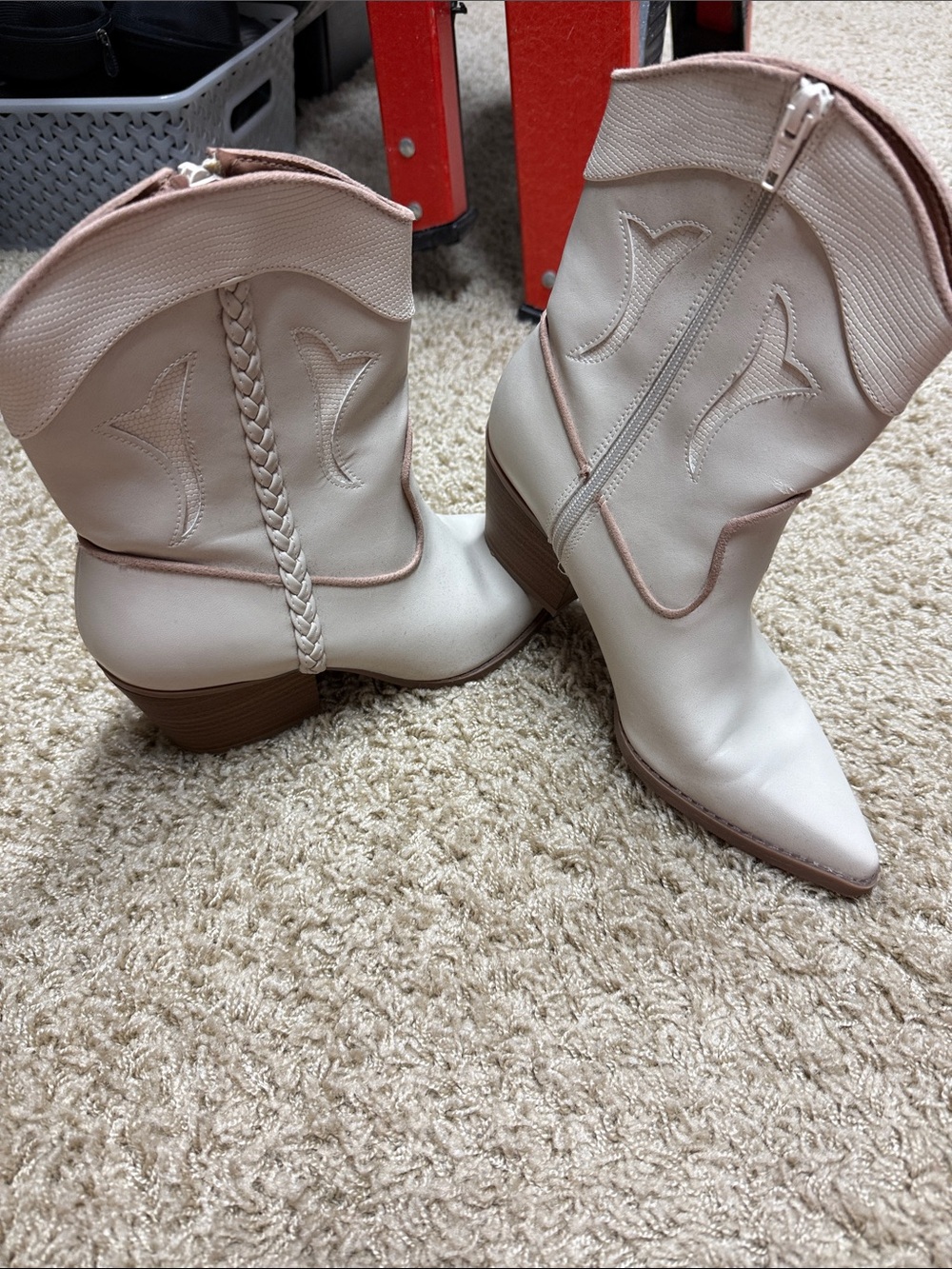 Universal Thread cream zip boots 7.5
